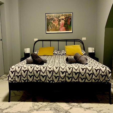 Modern City Center Apartment Benevento Bagian luar foto