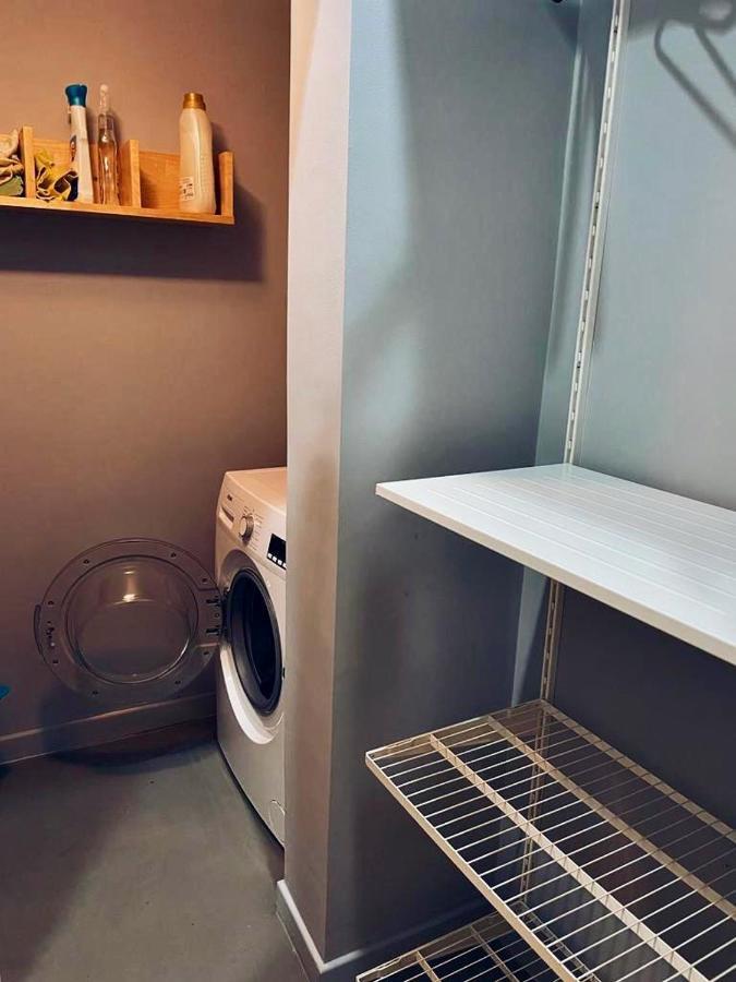 Modern City Center Apartment Benevento Bagian luar foto
