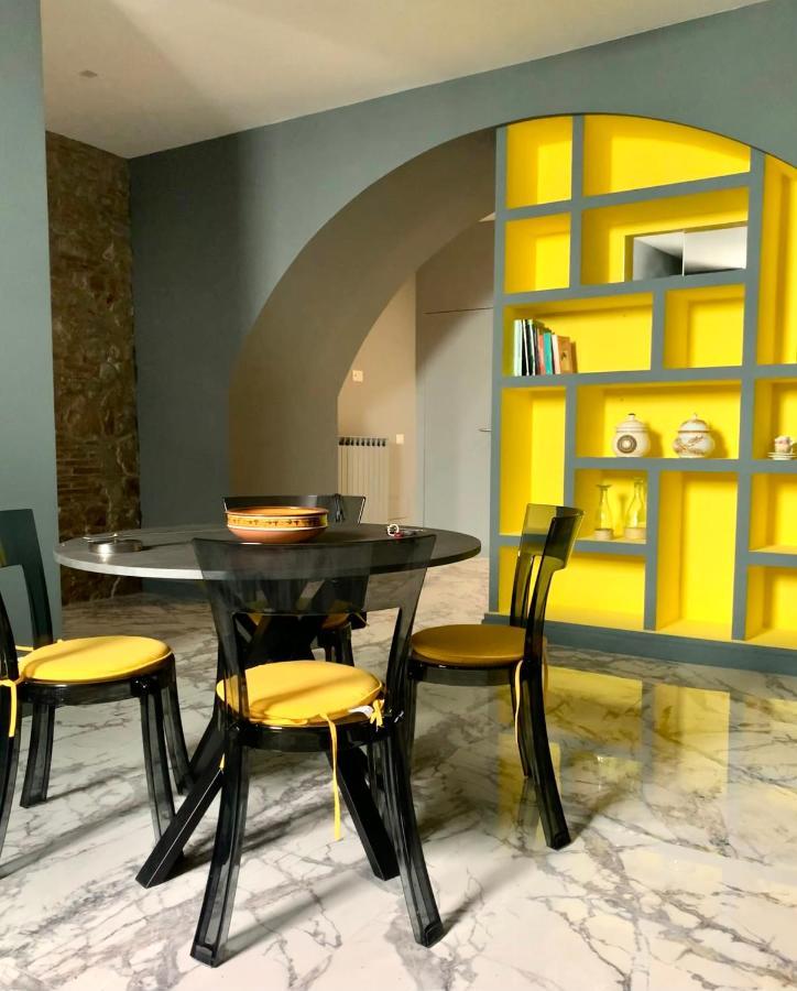 Modern City Center Apartment Benevento Bagian luar foto