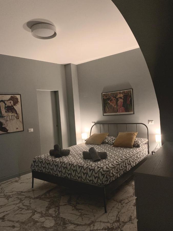 Modern City Center Apartment Benevento Bagian luar foto