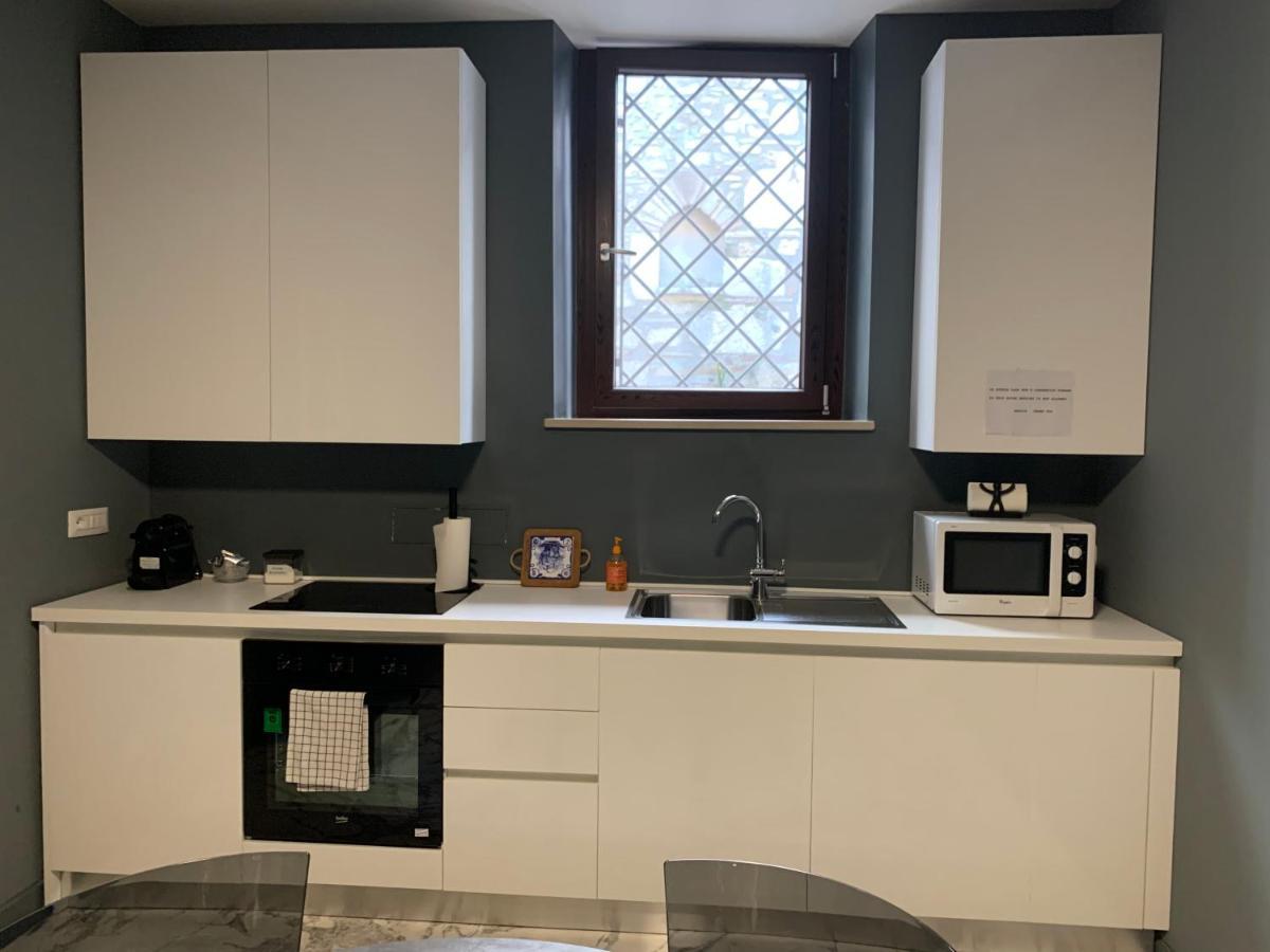Modern City Center Apartment Benevento Bagian luar foto